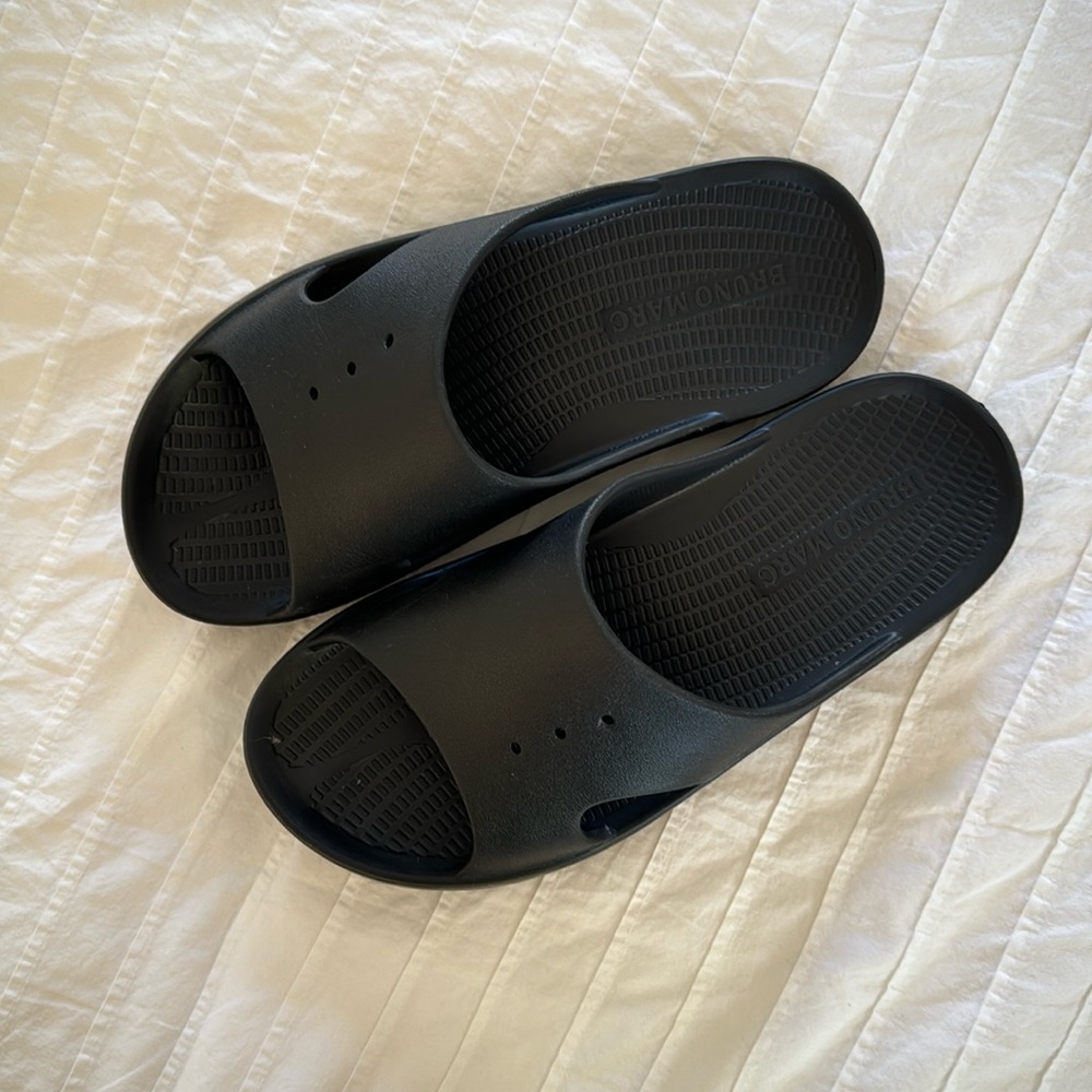 Bruno Marco foam slides, size 10